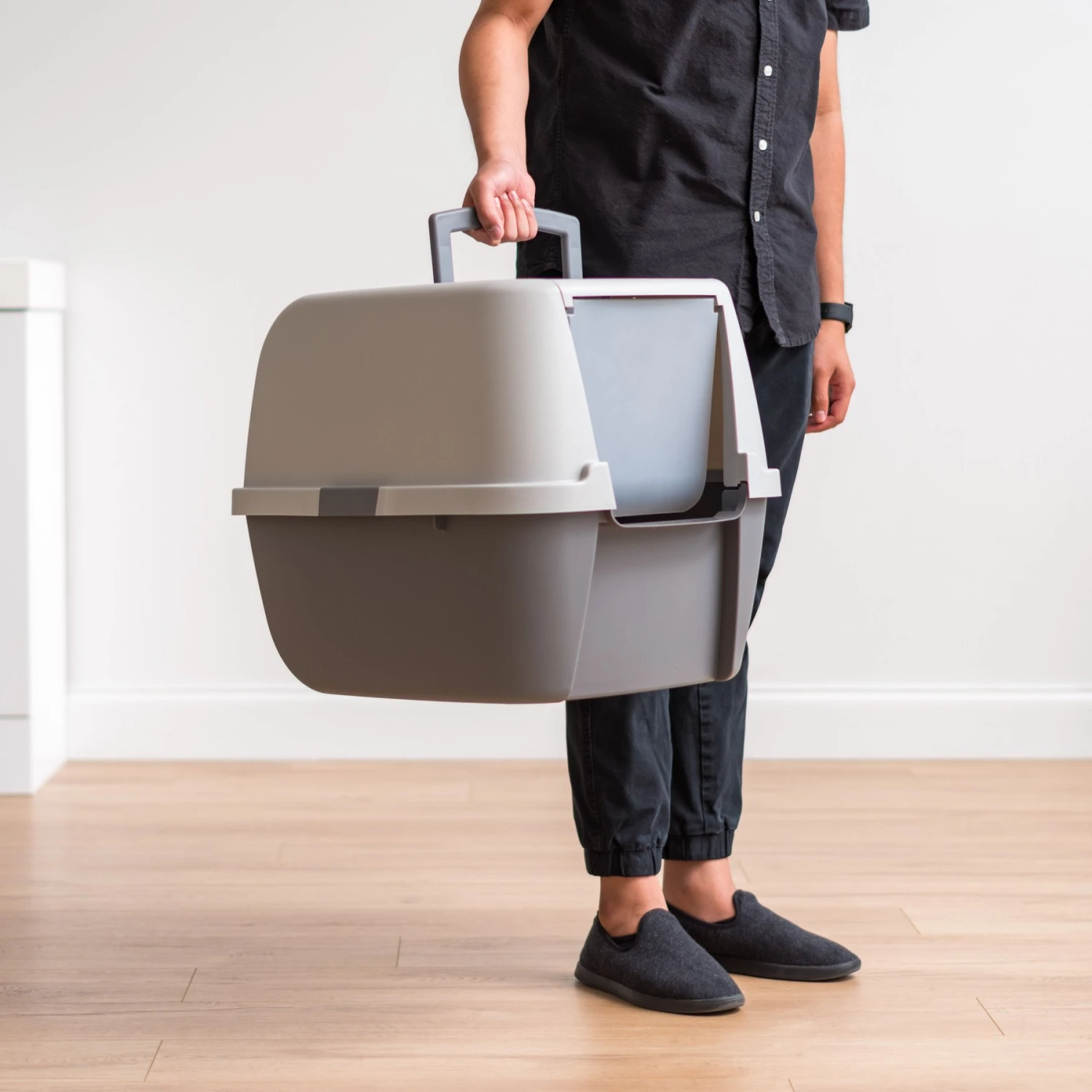 IRIS USA Enclosed Cat Litter Box With Front Door Flap & Scoop, Gray, Jumbo 4 IRIS USA Enclosed Cat Litter Box With Front Door Flap & Scoop, Gray, Jumbo - Image 4